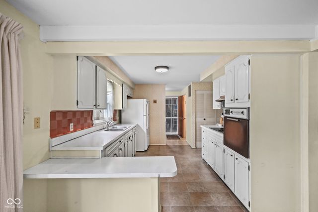 10211 Heather Hills Road, Indianapolis, IN 46229