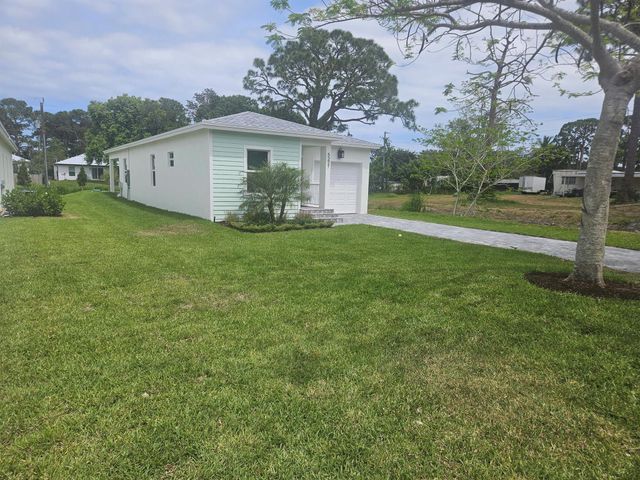 5227 SE Isabelita Avenue, Stuart, FL 34997