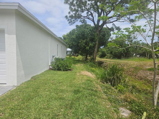 5227 SE Isabelita Avenue, Stuart, FL 34997