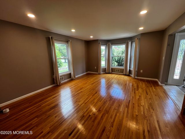 1624 Melville Street, Oakhurst, NJ 07755