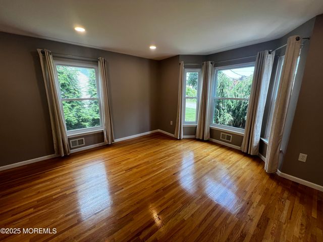 1624 Melville Street, Oakhurst, NJ 07755