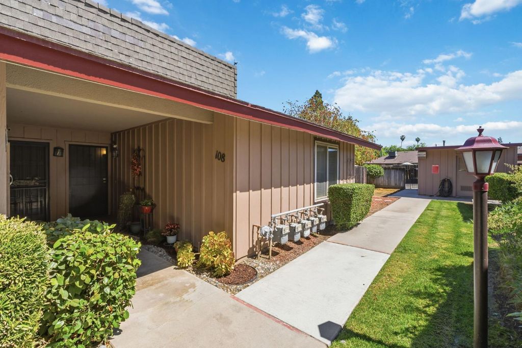 Image 1 of property listing at 5090 N College Avenue # 108, Fresno, CA 93704