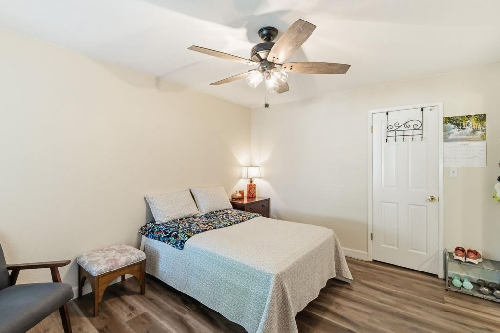 Image 14 of property listing at 5090 N College Avenue # 108, Fresno, CA 93704