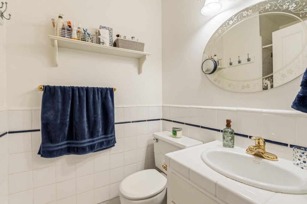 Image 16 of property listing at 5090 N College Avenue # 108, Fresno, CA 93704