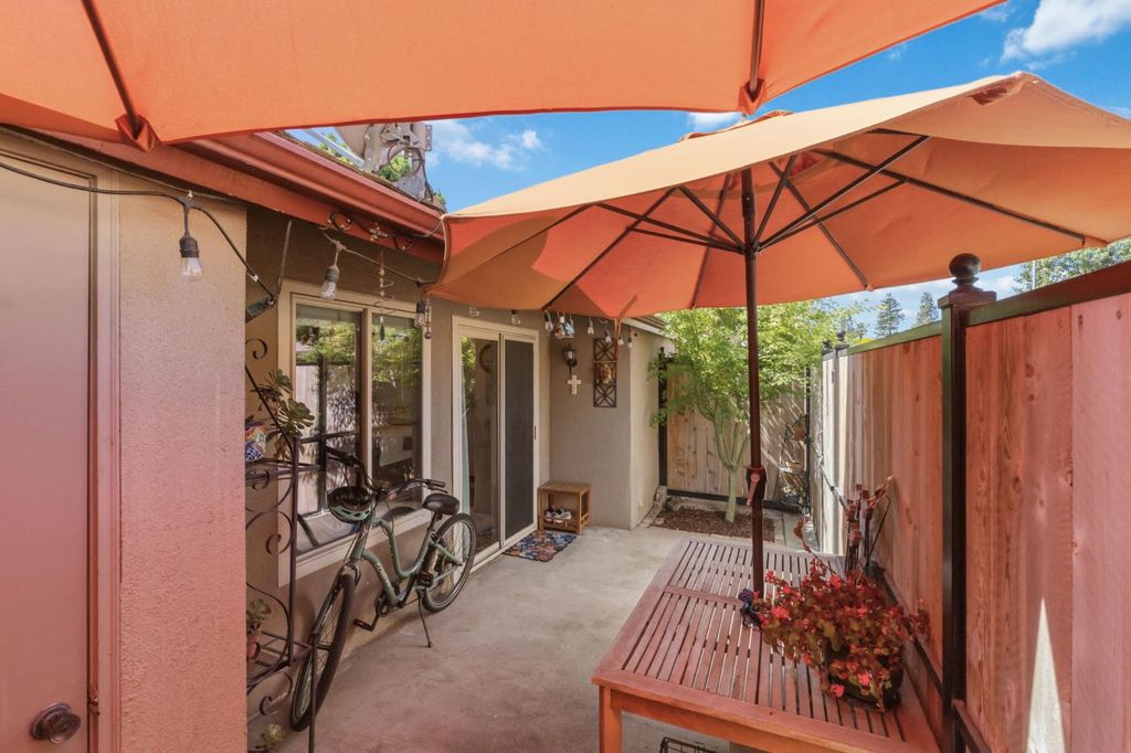 Image 18 of property listing at 5090 N College Avenue # 108, Fresno, CA 93704