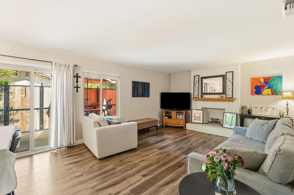 Image 3 of property listing at 5090 N College Avenue # 108, Fresno, CA 93704