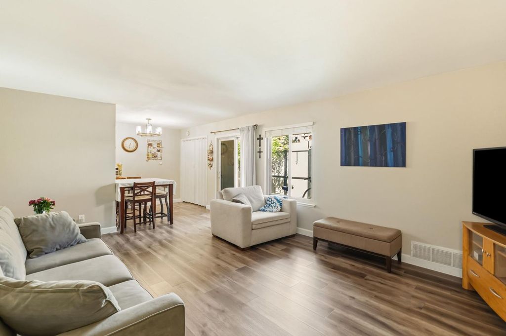 Image 5 of property listing at 5090 N College Avenue # 108, Fresno, CA 93704