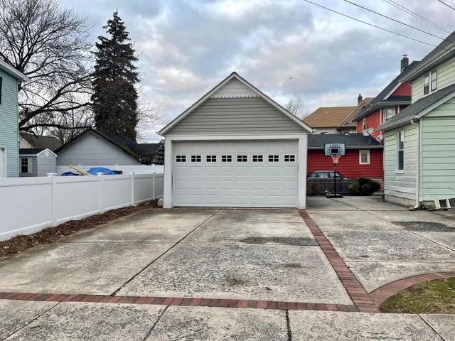 315 Vincent Avenue 2, Lynbrook, NY 11563