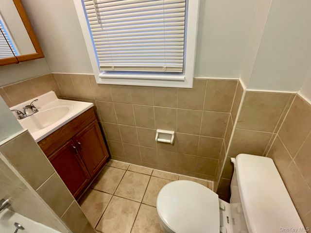 315 Vincent Avenue 2, Lynbrook, NY 11563