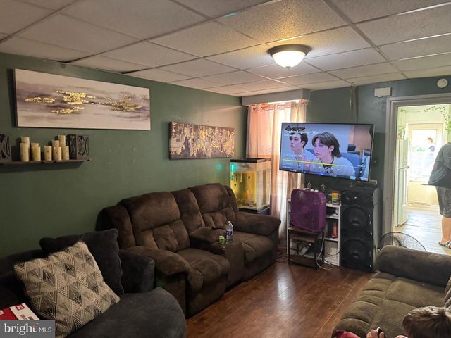 1431 W KING ST, York, PA 17404