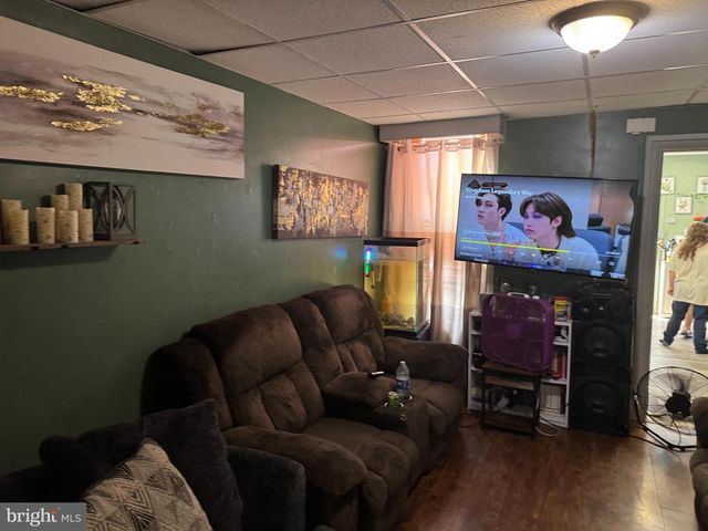 1431 W KING ST, York, PA 17404