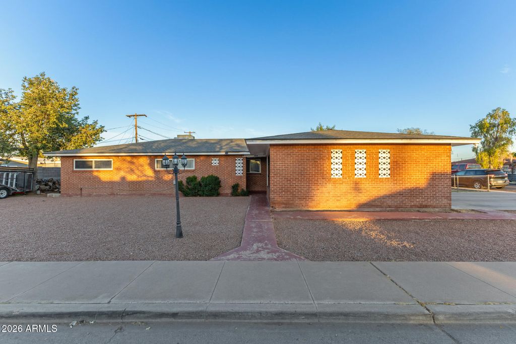 834 E VINE Avenue, Mesa, AZ 85204