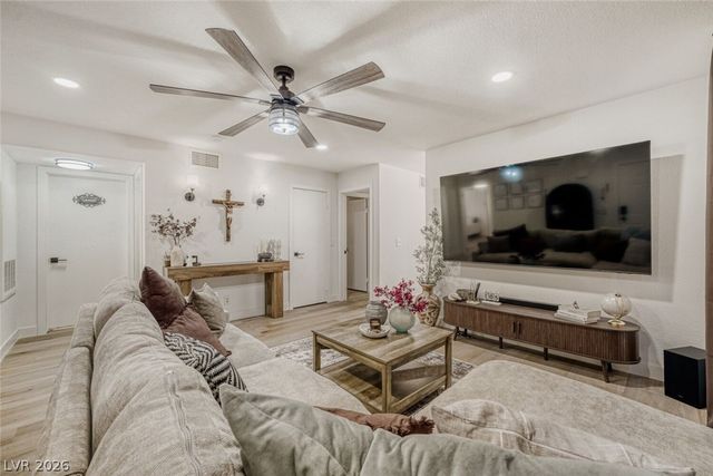 8005 Draco Circle 101, Las Vegas, NV 89128