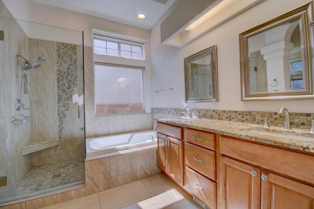5724 Peppertree Place NE, Albuquerque, NM 87111