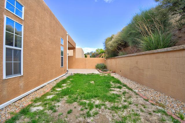 5724 Peppertree Place NE, Albuquerque, NM 87111