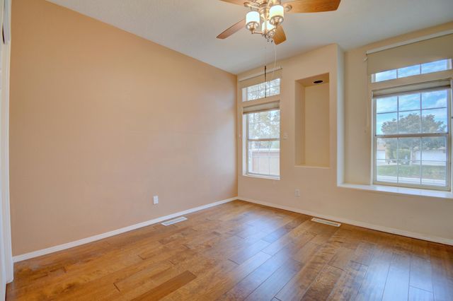 5724 Peppertree Place NE, Albuquerque, NM 87111