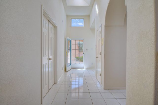 5724 Peppertree Place NE, Albuquerque, NM 87111