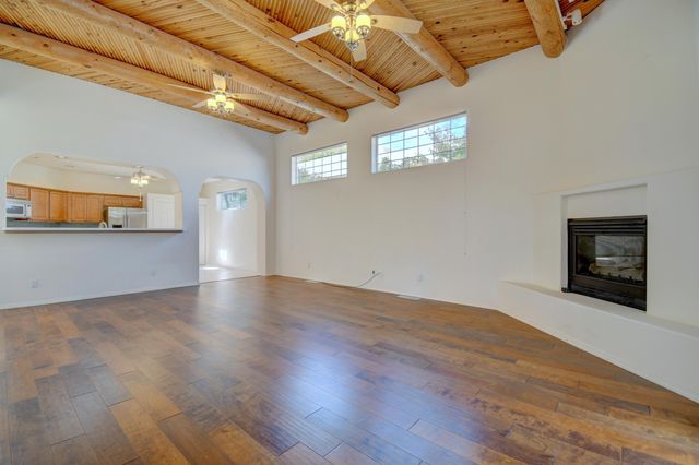 5724 Peppertree Place NE, Albuquerque, NM 87111