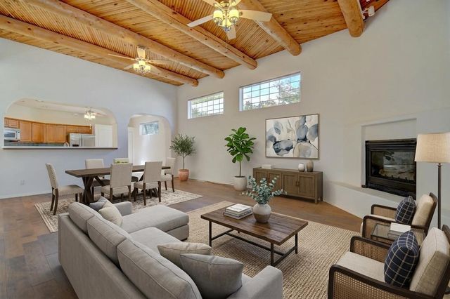 5724 Peppertree Place NE, Albuquerque, NM 87111