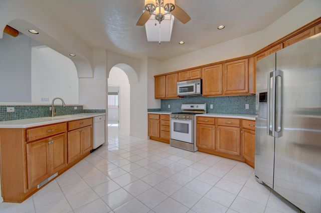 5724 Peppertree Place NE, Albuquerque, NM 87111