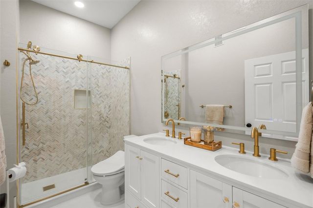 5160 NORTHRIDGE ROAD 302, Sarasota, FL 34238