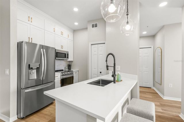 5160 NORTHRIDGE ROAD 302, Sarasota, FL 34238
