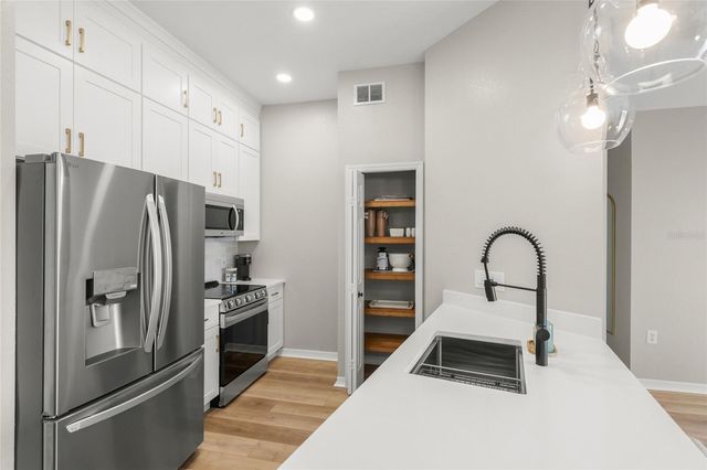 5160 NORTHRIDGE ROAD 302, Sarasota, FL 34238