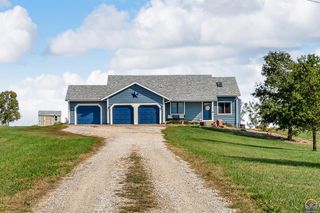 6816 NE Indian Creek RD, Topeka, KS 66617