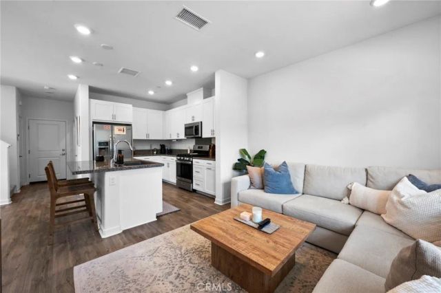3959 Lavine, Corona, CA 92883