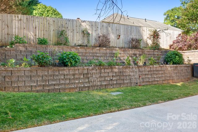 2111 Wayles Court, Gastonia, NC 28056