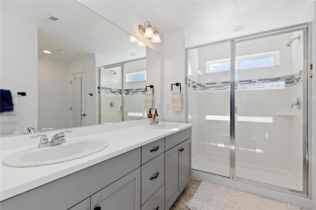 664 N Yantley Street, Aurora, CO 80018