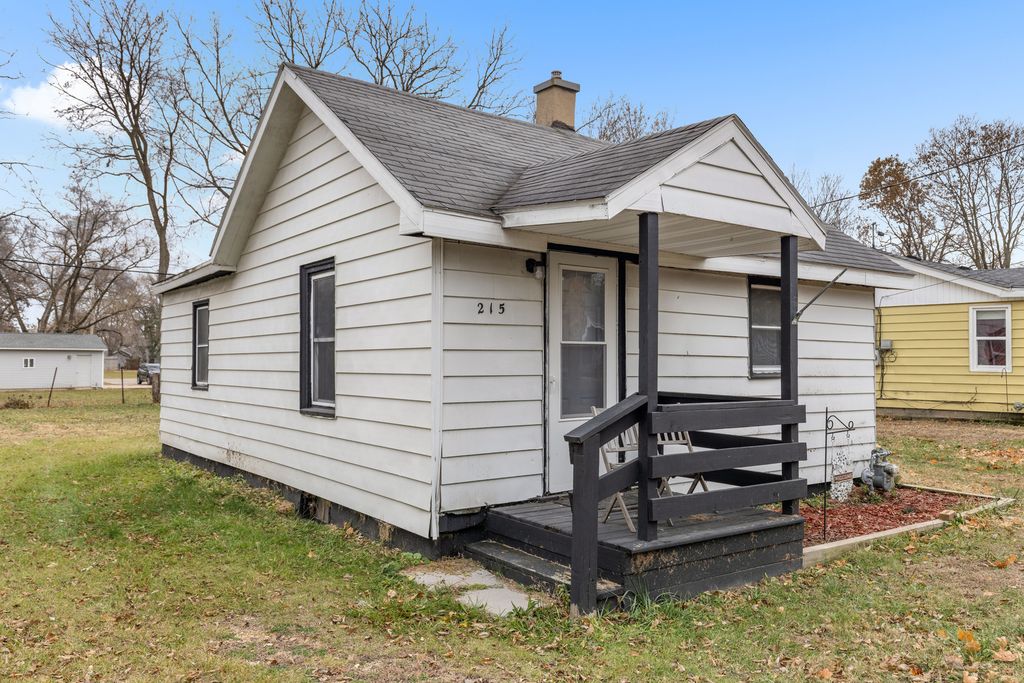 215 S MOORE Street, South Beloit, IL 61080