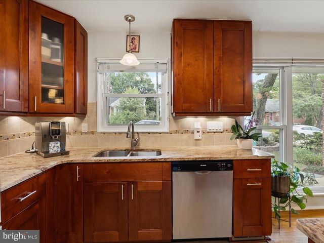 2005 CASCADE RD, Silver Spring, MD 20902