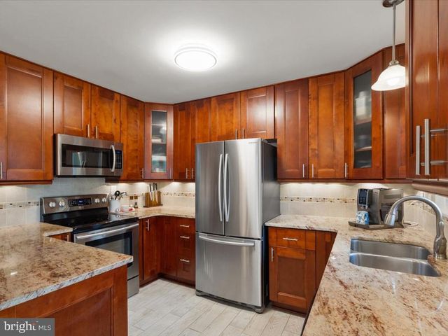 2005 CASCADE RD, Silver Spring, MD 20902