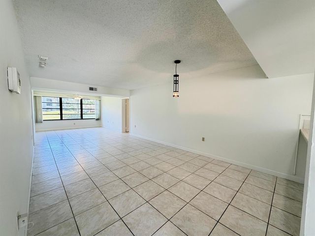 3511 Village Boulevard Unit 103, West Palm Beach, FL 33409