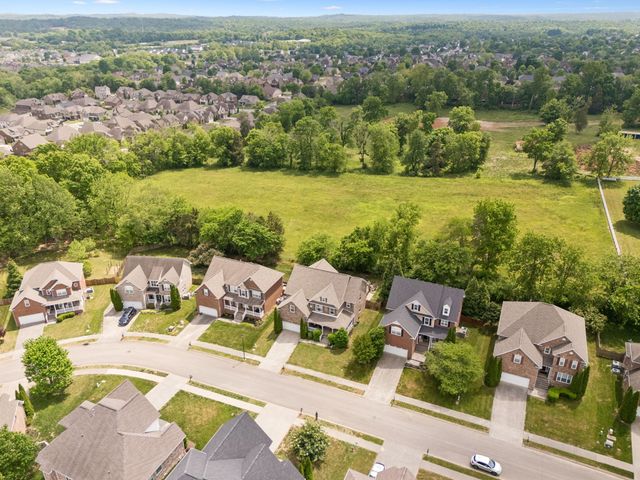 1014 Belcor Dr, Spring Hill, TN 37174