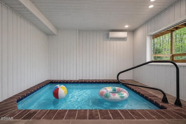 2252 Misty Shadows Drive, Sevierville, TN 37862