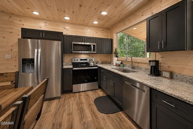 2252 Misty Shadows Drive, Sevierville, TN 37862