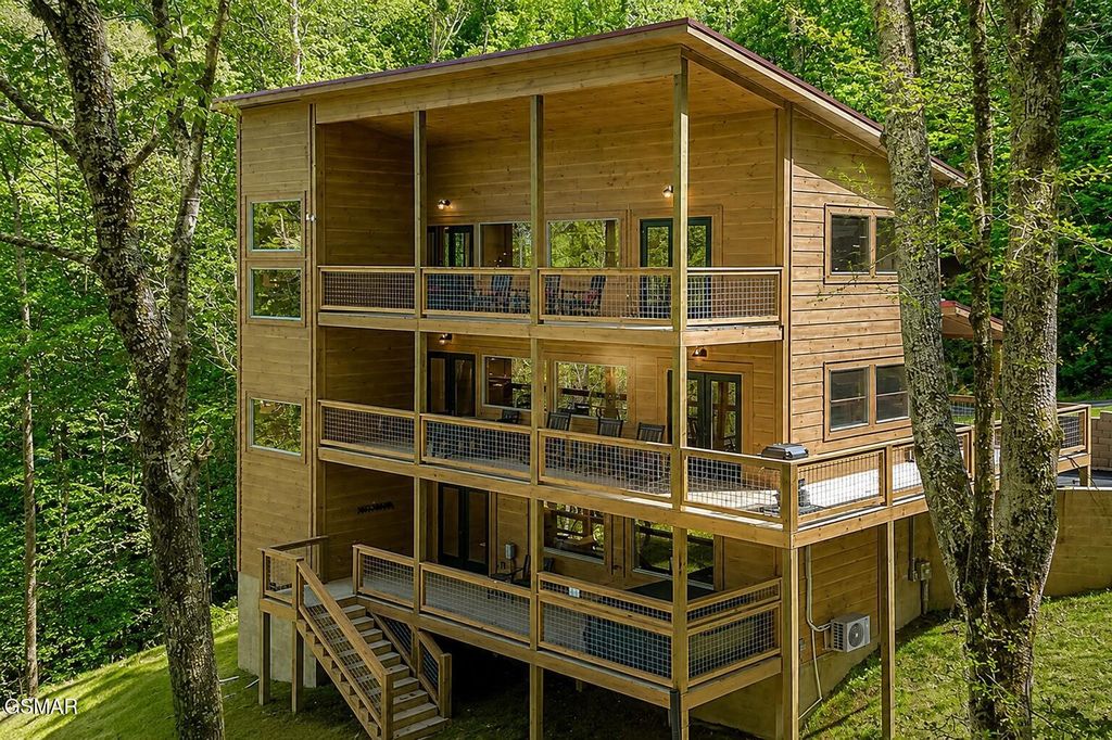 2252 Misty Shadows Drive, Sevierville, TN 37862