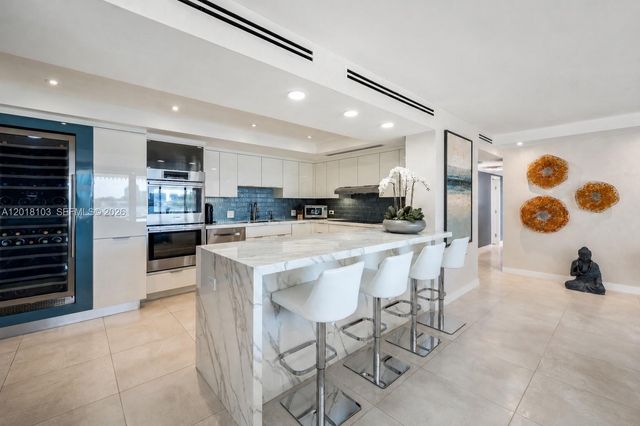 3 Grove Isle Dr C410, Miami, FL 33133