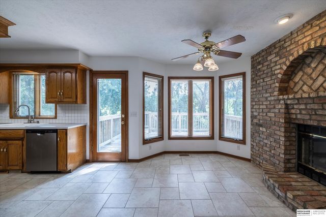 17327 P Street, Omaha, NE 68135