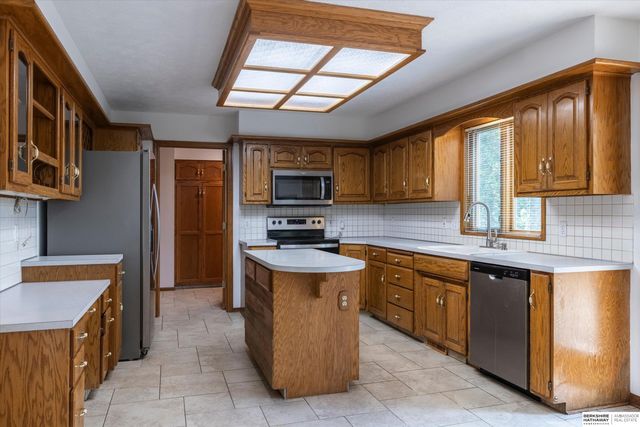 17327 P Street, Omaha, NE 68135
