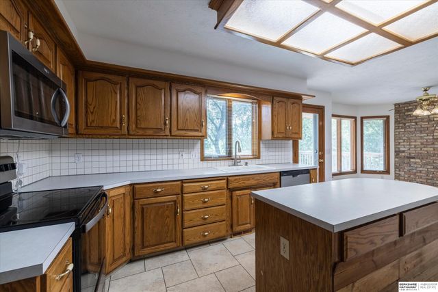 17327 P Street, Omaha, NE 68135