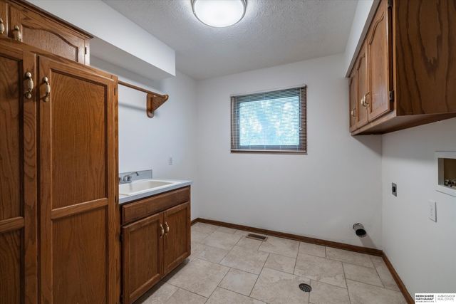 17327 P Street, Omaha, NE 68135