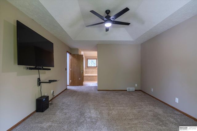 17327 P Street, Omaha, NE 68135