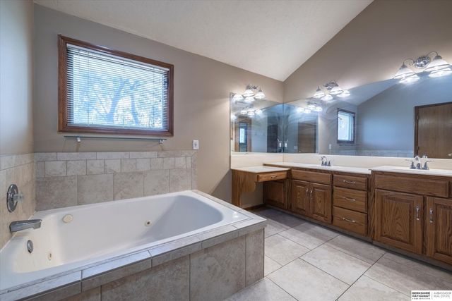 17327 P Street, Omaha, NE 68135