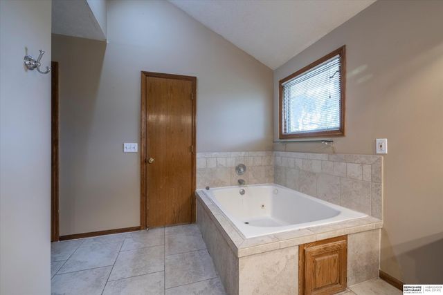 17327 P Street, Omaha, NE 68135