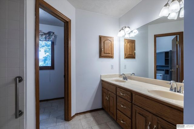 17327 P Street, Omaha, NE 68135