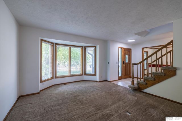 17327 P Street, Omaha, NE 68135