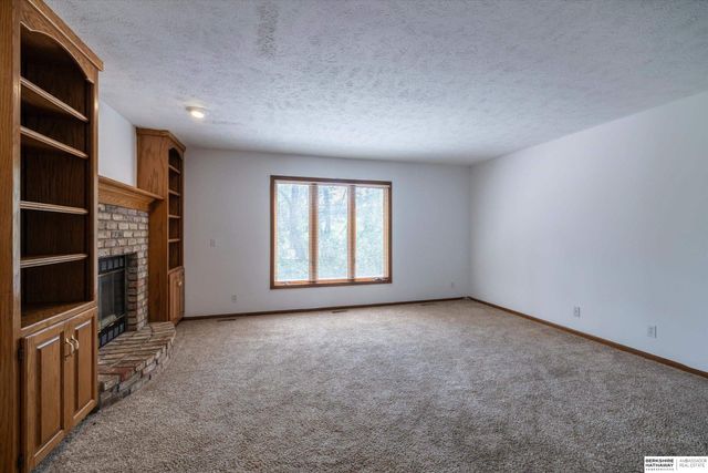 17327 P Street, Omaha, NE 68135